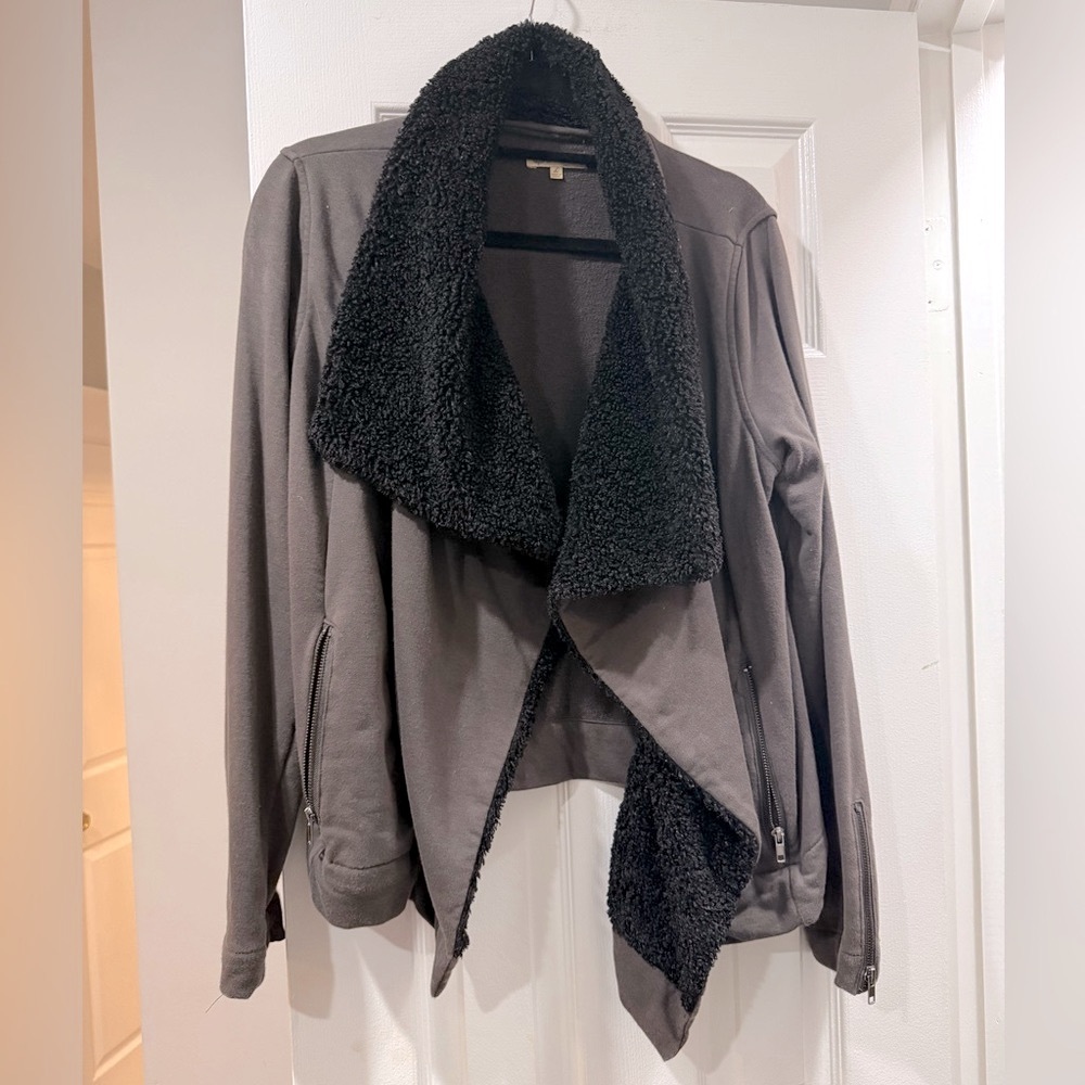 Beautiful excellent condition democracy zip up with detailed collar